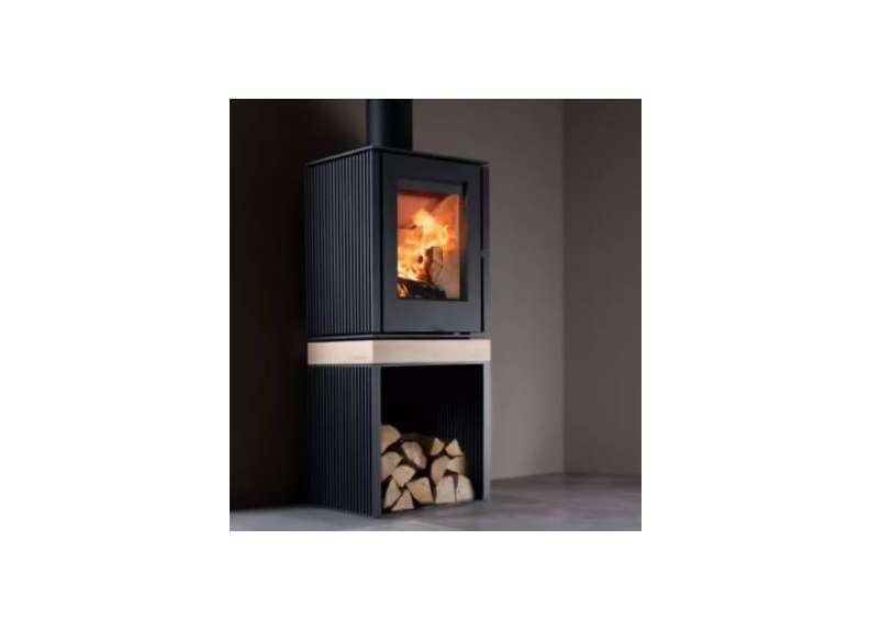 Qudos Haarlem stove with steel pedestal & wood spacer