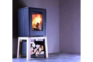 Qudos Haarlem stove with wood pedestal