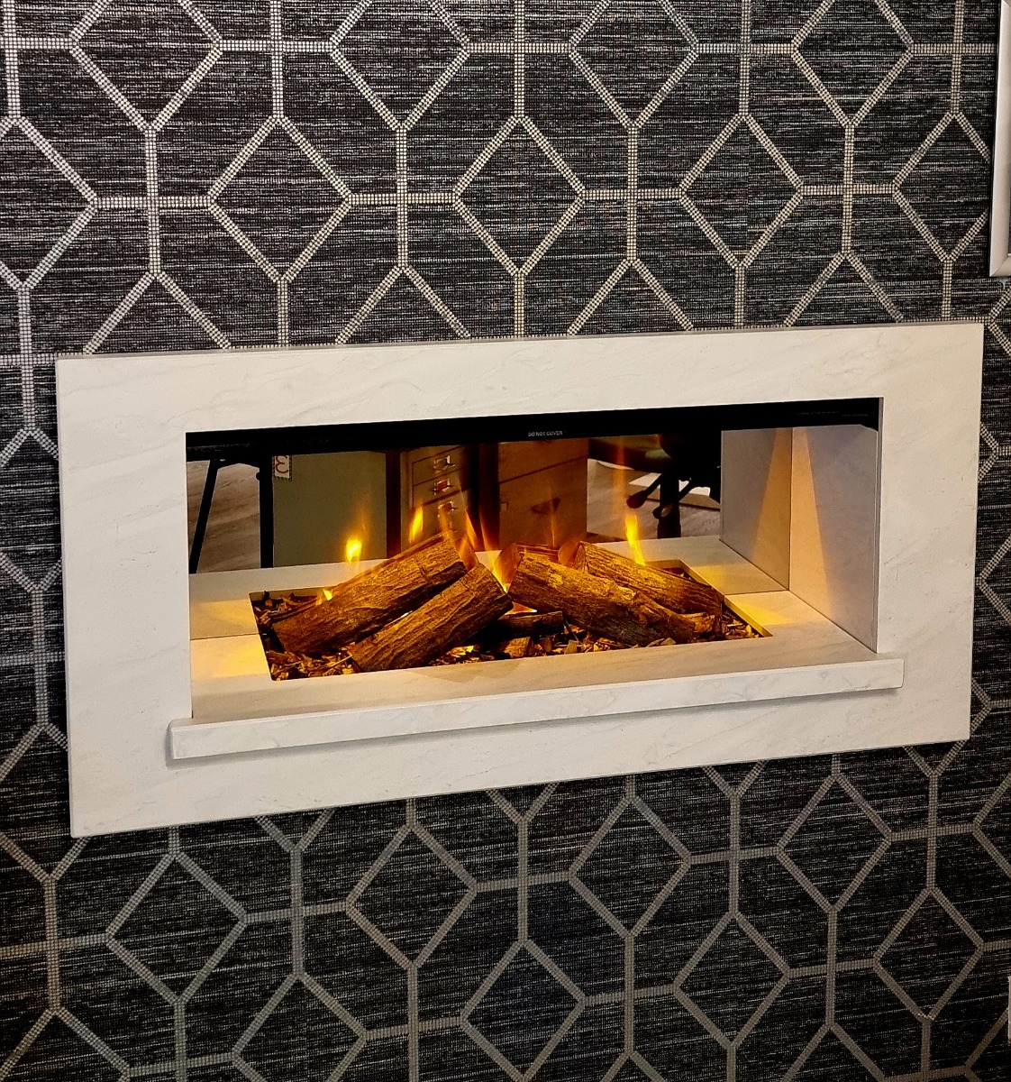 Holbury 870 Black Edition LED electric suite with New Forest fire