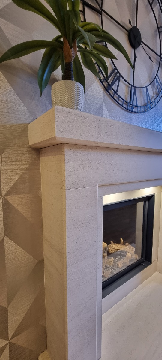 STOCKTON GAS SUITE WITH WILDFIRE 600HE CONVENTIONAL FLUE GAS FIRE