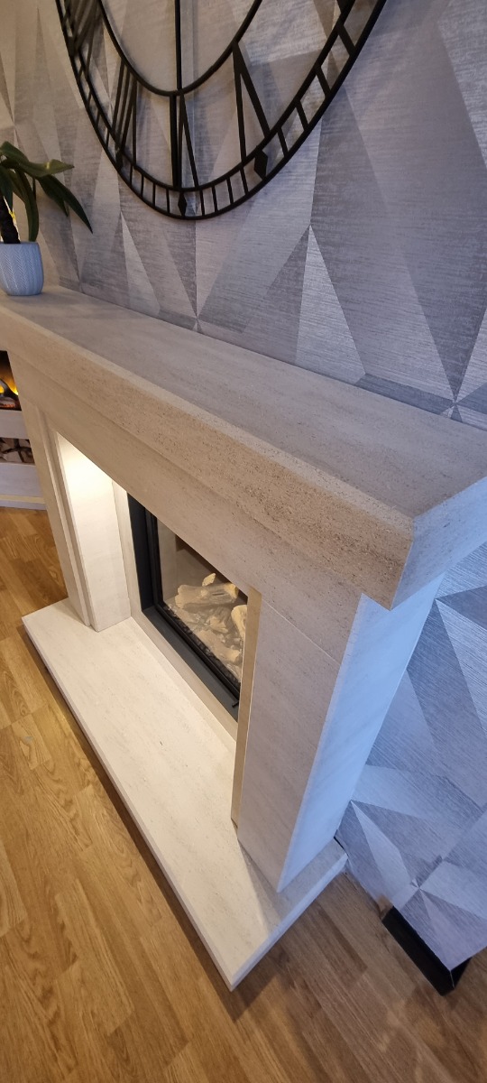 STOCKTON GAS SUITE WITH WILDFIRE 600HE CONVENTIONAL FLUE GAS FIRE