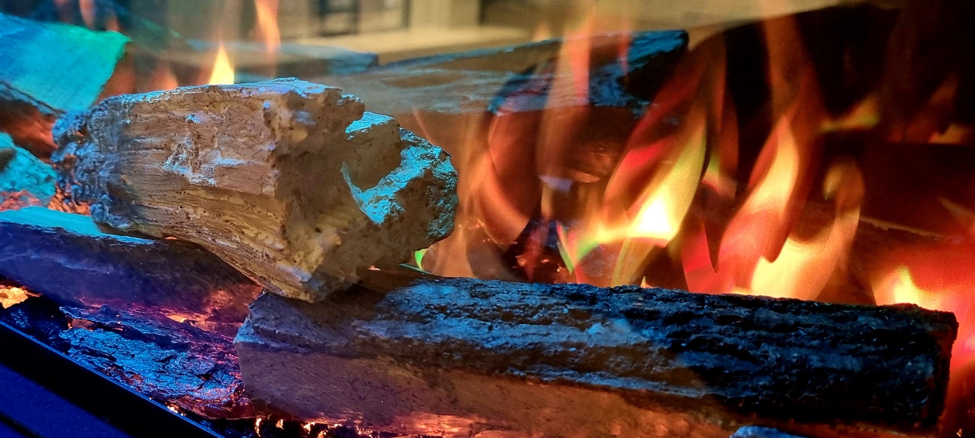 VISION E-LINE SOLUS VS220 MEDIA WALL ELECTRIC FIRE