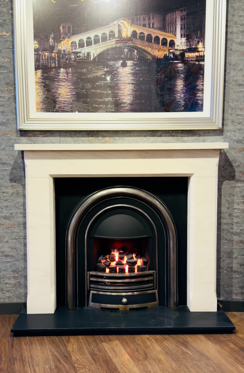 BALBOA LIMESTONE FIREPLACE WITH JUBILEE HE CAST & GAS FIRE PACKAGE