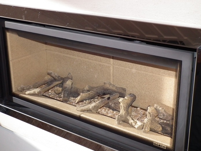 Studio Simplicty 2 hole in wall