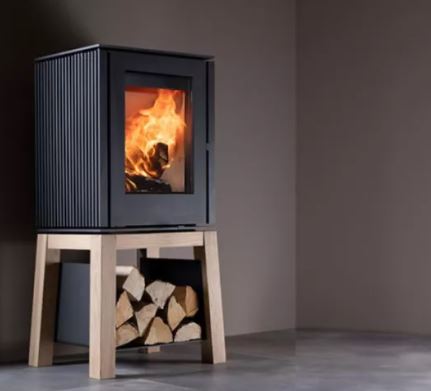 Qudos Haarlem stove with wood pedestal