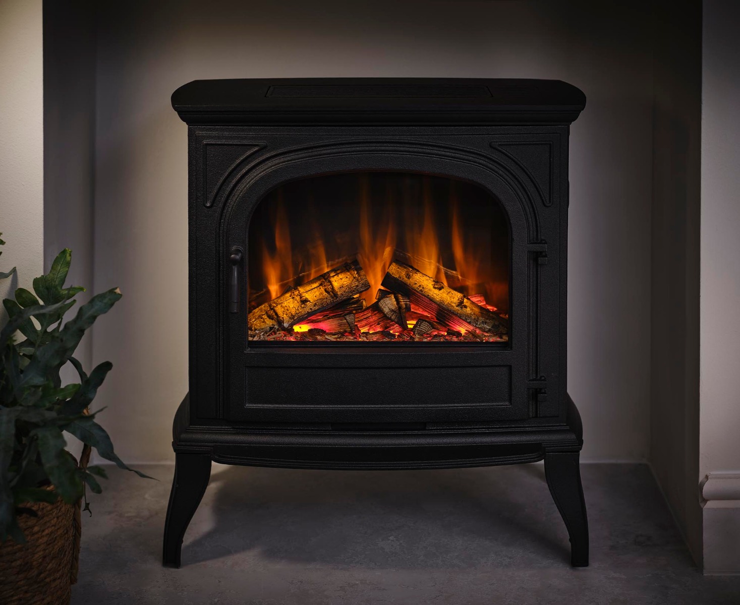 British Fires Hinton Black Edition LED electric stove
