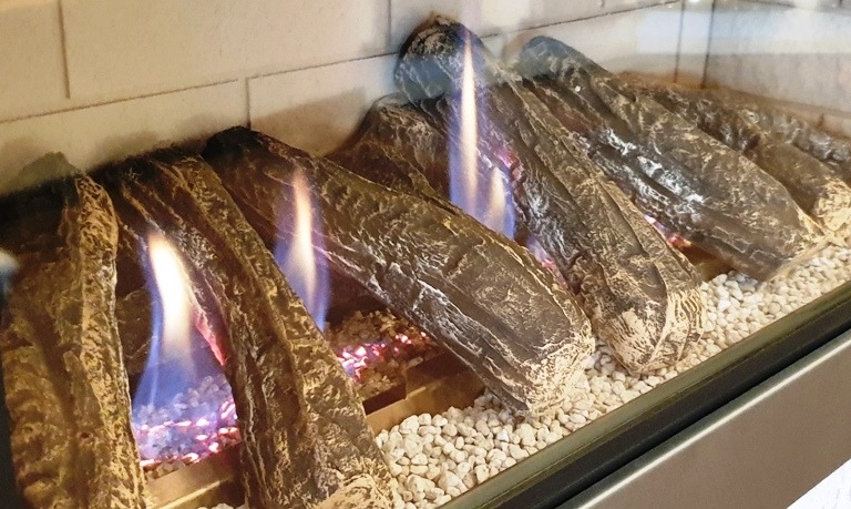 LogFlame Wide hole in the wall