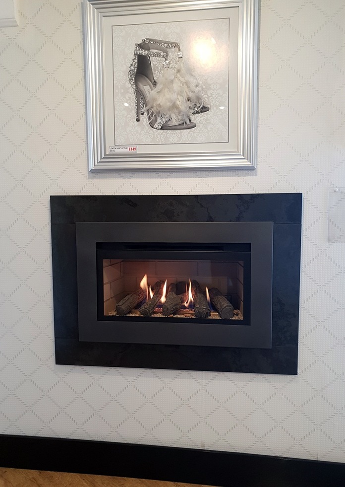 LogFlame hole in the wall