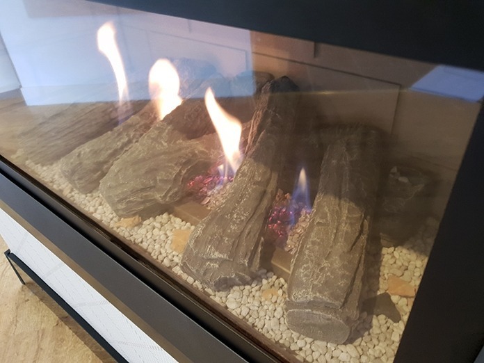 LogFlame hole in the wall