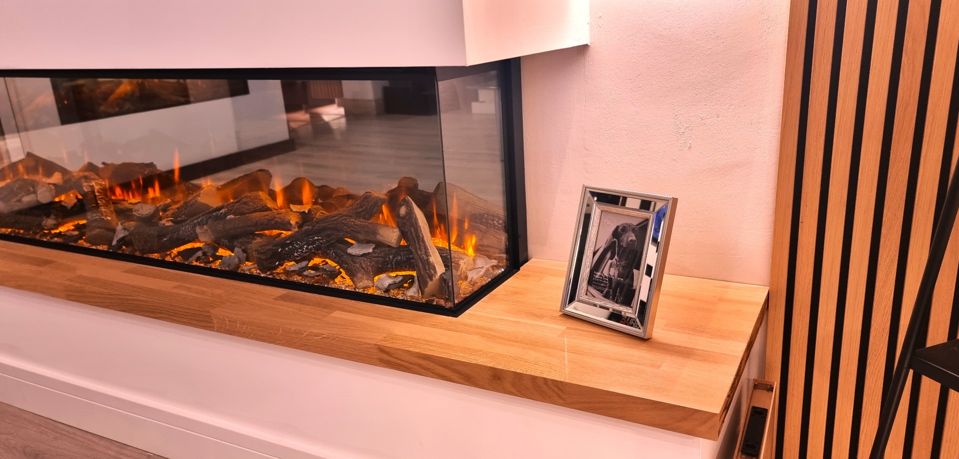 New Forest 1900 Black Edition media wall fire